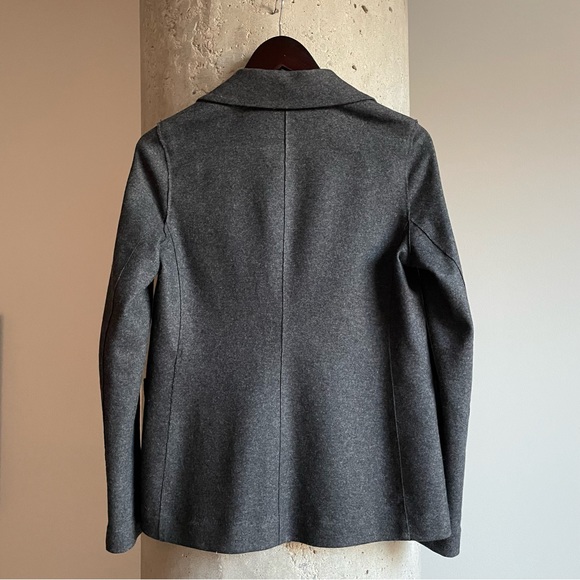 Women’s Banana Republic Charcoal Gray Blazer Size 6 - Picture 3 of 3